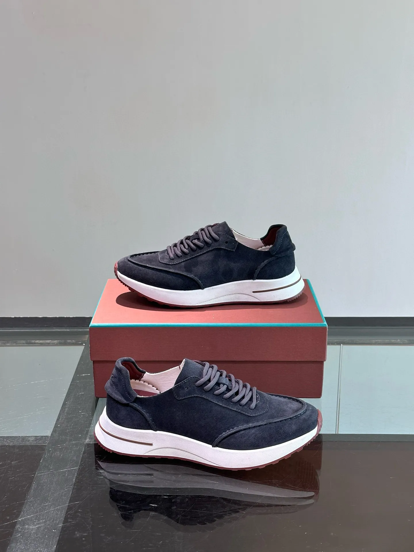 Factory price: 540💰Loro men's shoes💰iana niche Loro classic jogging shoes, men's lace-up casual shoes and sneakers, high-quality lightweight and comfortable fabrics, suitable for outdoor leisure, the color scheme is young and energetic, and it looks great with sportswear or casual suits! Size: 39-46 (customized sizes of 45 and 46 are non-refundable)